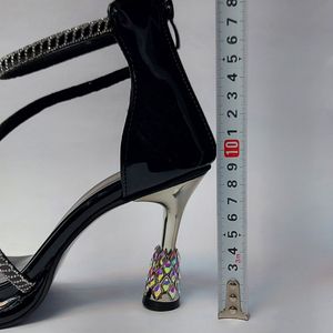 خرید اینترنتی کفش مجلسی زنانه پاشنه نگینی الماسی YSL