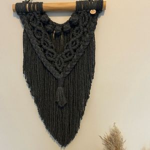 خرید اینترنتی دیوارکوب مشکی اویز مکرومه طرح تاینی