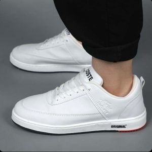 خرید انلاین کفش مردانه چرم طرح لاگوست رنگ سفید