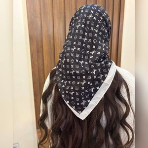 مشخصات مینی اسکارف سفید مشکی نخ پنبه