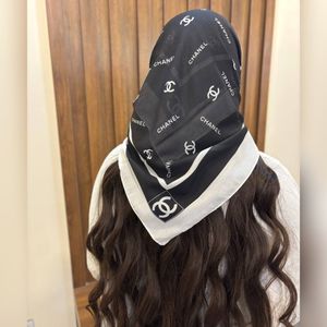 مشخصات مینی اسکارف سفید مشکی نخ پنبه