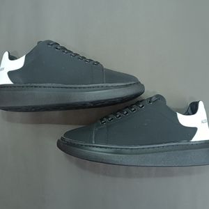 قیمت کتونی ونس مردانه مک کویین مشکی کیفیت بالا(تخفیف خورده)