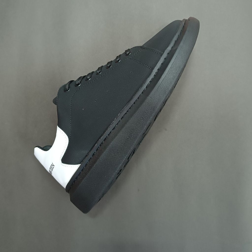 قیمت ارزان کتونی ونس مردانه مک کویین مشکی کیفیت بالا(تخفیف خورده)