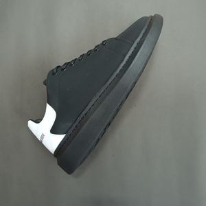 قیمت ارزان کتونی ونس مردانه مک کویین مشکی کیفیت بالا(تخفیف خورده)