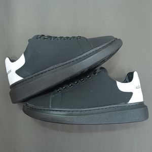 قیمت کتونی ونس مردانه مک کویین مشکی کیفیت بالا(تخفیف خورده)