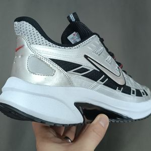 قیمت کتونی مردانه نایک p6000 نقره ای کیفیت بالا