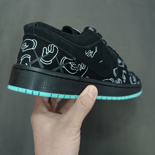 کتونی مردانه جردن کاز jordan kaws مشکی کیفیت بالا