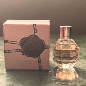 خرید اینترنتی تستر اروپایی عطر ادکلن ویکتور اند رولف فلاور بمب | Viktor Rolf Flower Bomb