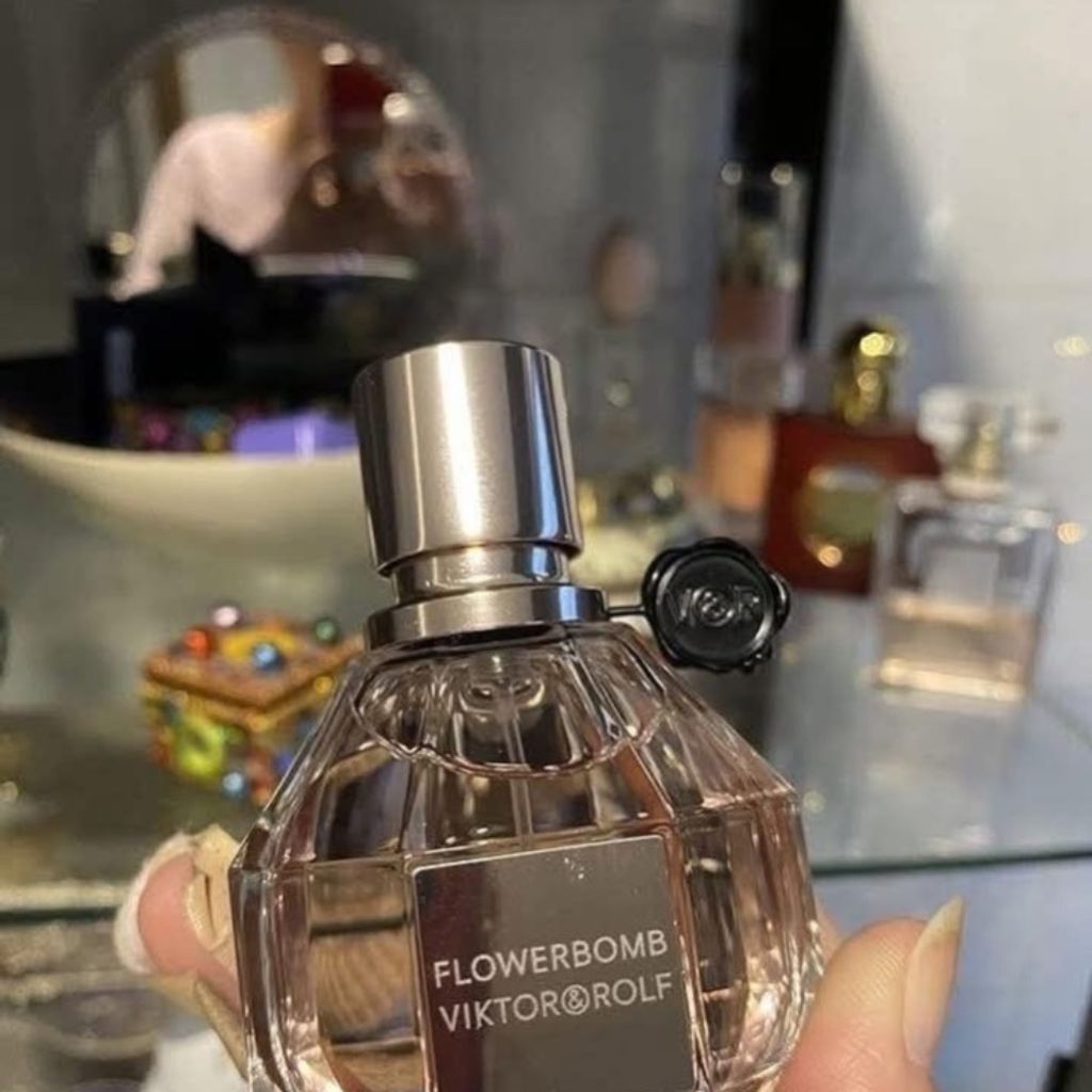 مشخصات تستر اروپایی عطر ادکلن ویکتور اند رولف فلاور بمب | Viktor Rolf Flower Bomb