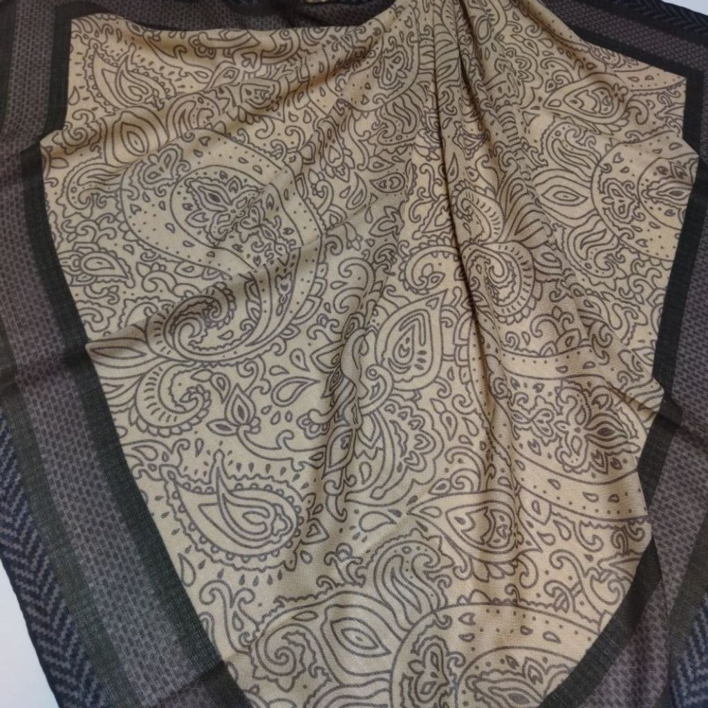 مشخصات روسری نخی دست‌دوز پارچه زنبوری ضخیم پاییزه