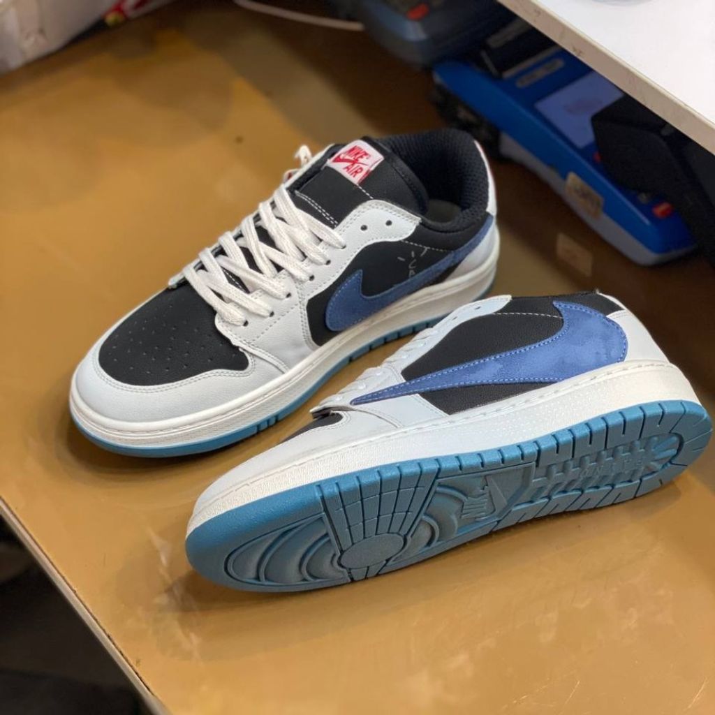 خرید آنلاین کفش جردن تراویس مردانه رنگ سفید مشکی