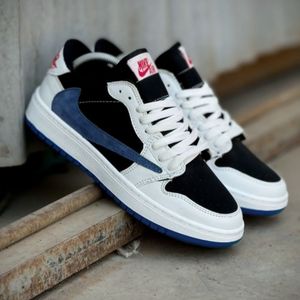 کفش جردن تراویس مردانه رنگ سفید مشکی