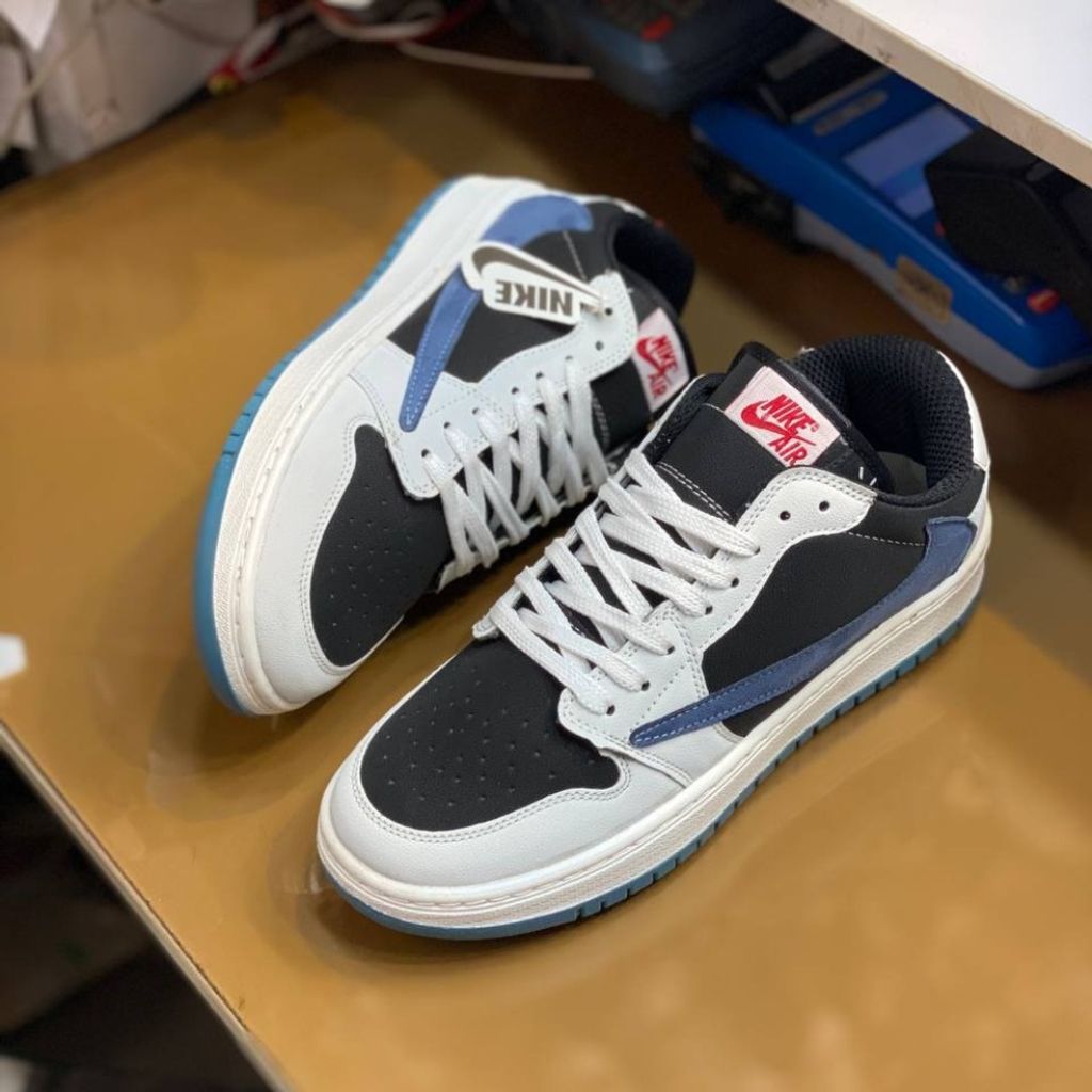 قیمت ارزان کفش جردن تراویس مردانه رنگ سفید مشکی