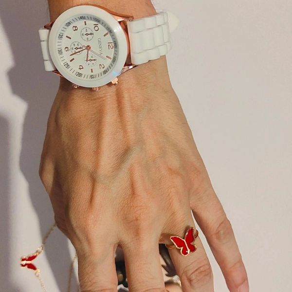 ساعت سیلیکونی فریم رزگلد جنوا + ست هدیه