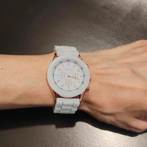 ساعت سیلیکونی فریم رزگلد جنوا + ست هدیه