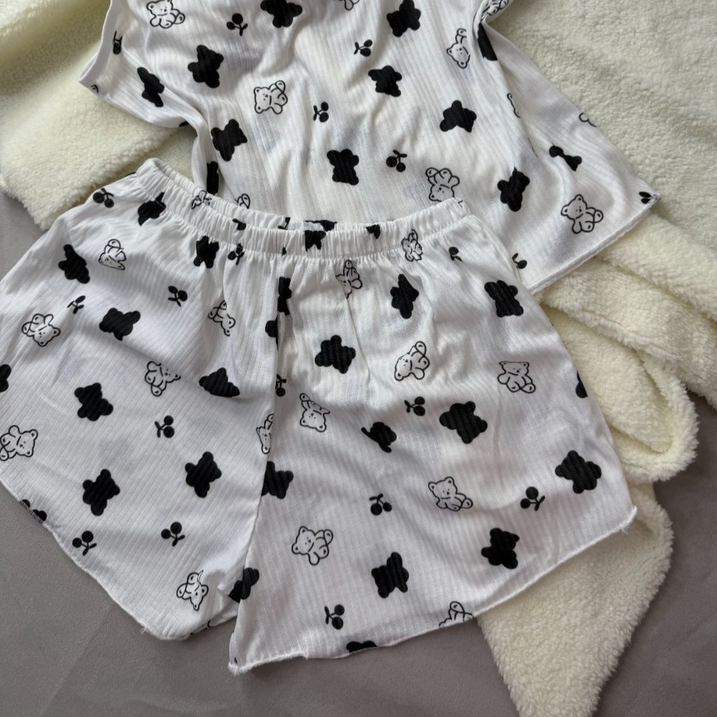 مشخصات تاپ و شلوارک نخی طرحدار