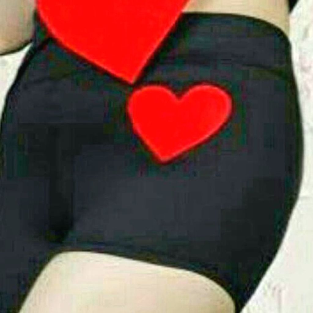 خرید اینترنتی شورتک مشکی قلب مخمل