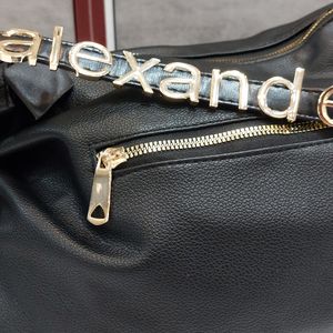 خرید انلاین کیف زنانه رودوشی طرح الکساندر وانگ