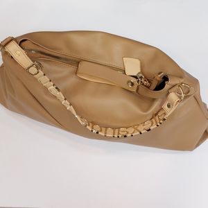 خرید اینترنتی کیف زنانه رودوشی طرح الکساندر وانگ