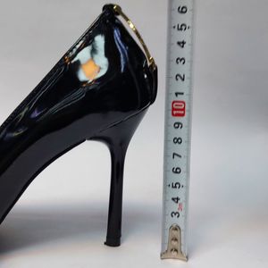 قیمت کفش زنانه مجلسی پاشنه بلند طرح جدید YSL مشکی