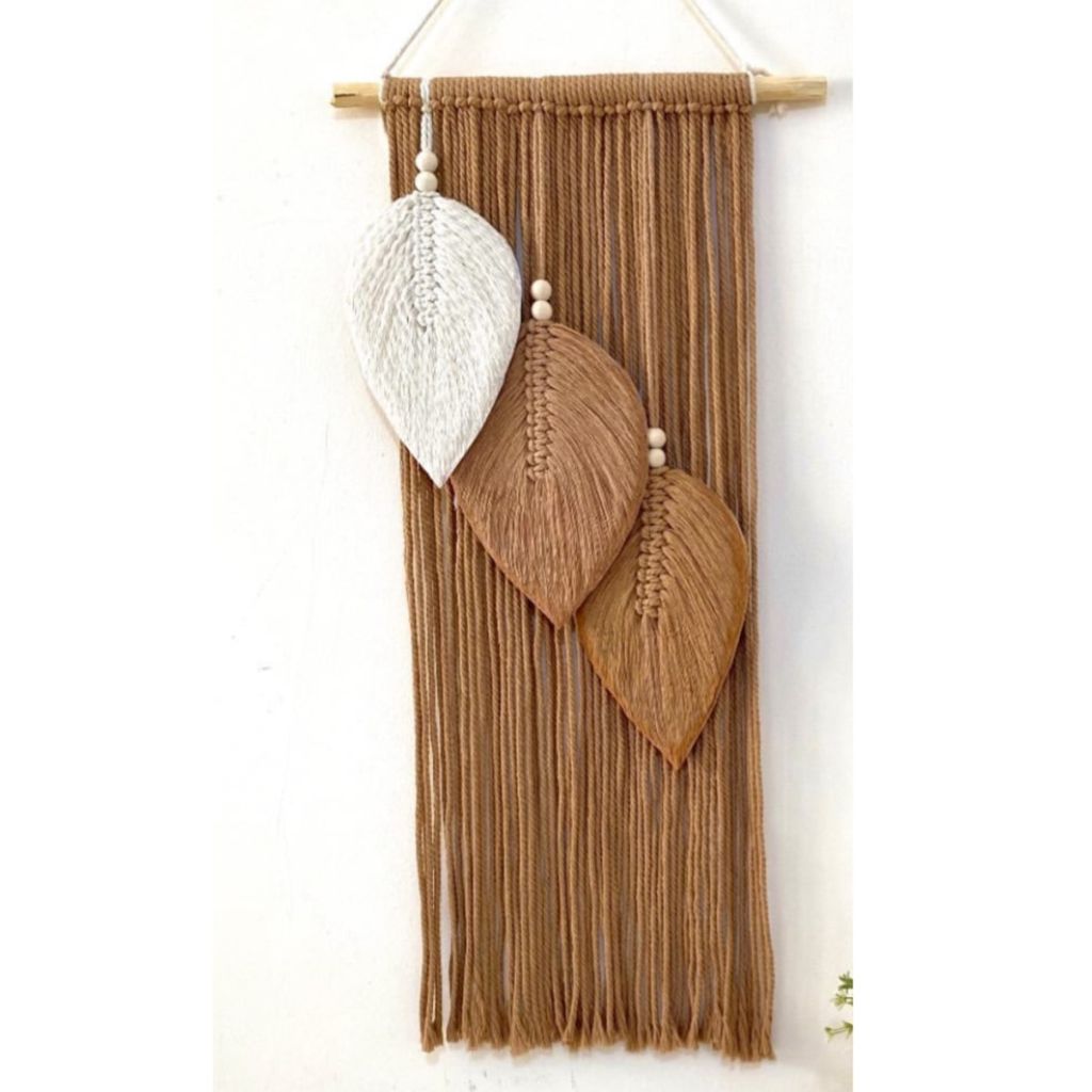 خرید اینترنتی دیوارکوب سه برگ مکرومه بافی طرح نازدونه