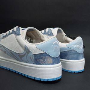 مشخصات کتونی نایک ترویس کاستوم نورث فیس آبی Travis