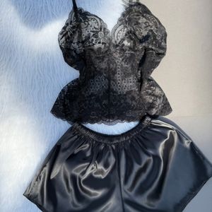 فروش اینترنتی تاپ و شلوارک ساتن دانتل