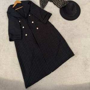 مشخصات مانتو بلند ملکه نورا