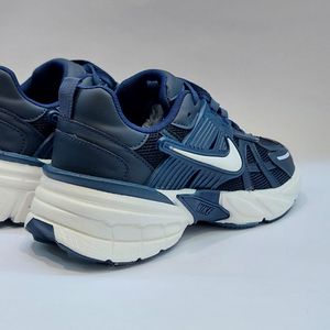 قیمت کتونی ترند نایک وی تو کی v2k سرمه ای با کیفیت