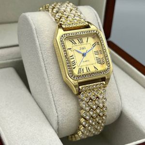 ساعت زنانه نگین‌دار مجلسی بند استیل نورا