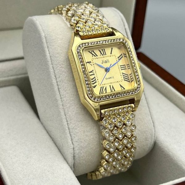 ساعت زنانه نگین‌دار مجلسی بند استیل نورا