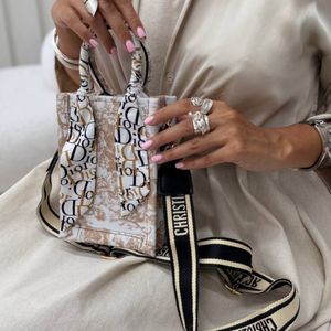 خرید اینترنتی کیف رودوشی رودینا