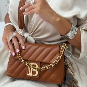 فروش اینترنتی کیف رودوشی لیورا