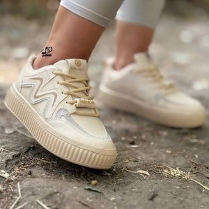 خرید اینترنتی کفش کتونی ونس