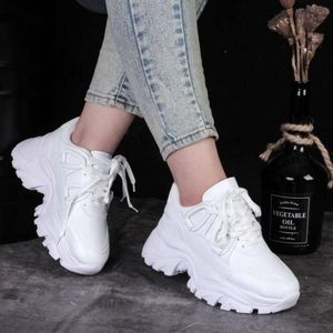 فروش اینترنتی کفش کتونی اسپرت