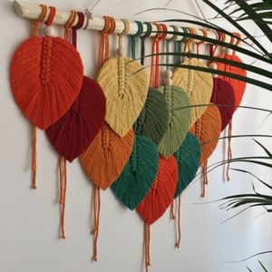 آویز برگ مکرومه بافی مدل رنگارنگ