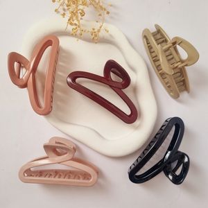 کلیپس زنانه دفرمه براق سایز بزرگ