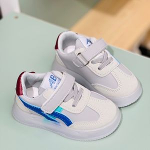 خرید اینترنتی قیمت کتونی بچگانه وارداتی چراغدار طرح Asics برند Kids کد 4022704