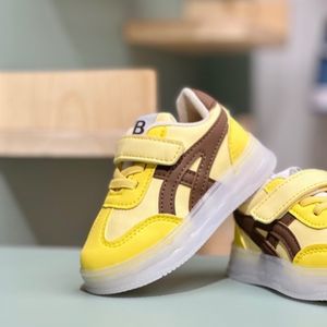 فروش اینترنتی کتونی بچگانه وارداتی چراغدار طرح Asics برند Kids کد 4022704