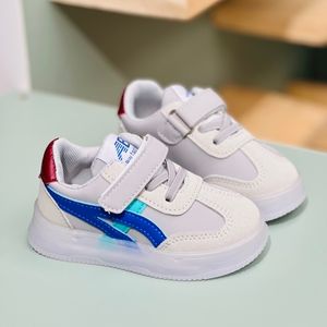 خرید اینترنتی قیمت کتونی بچگانه وارداتی چراغدار طرح Asics برند Kids کد 4022704