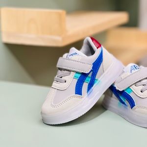 خرید اینترنتی قیمت کتونی بچگانه وارداتی چراغدار طرح Asics برند Kids کد 4022704