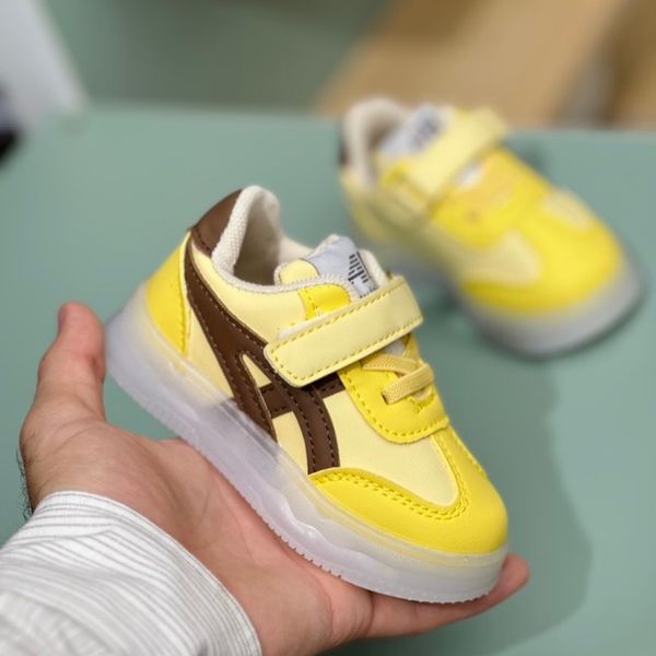 کتونی بچگانه وارداتی چراغدار طرح Asics برند Kids کد 4022704