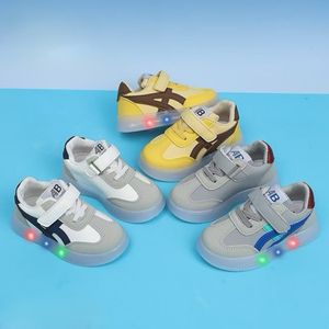 خرید اینترنتی قیمت کتونی بچگانه وارداتی چراغدار طرح Asics برند Kids کد 4022704