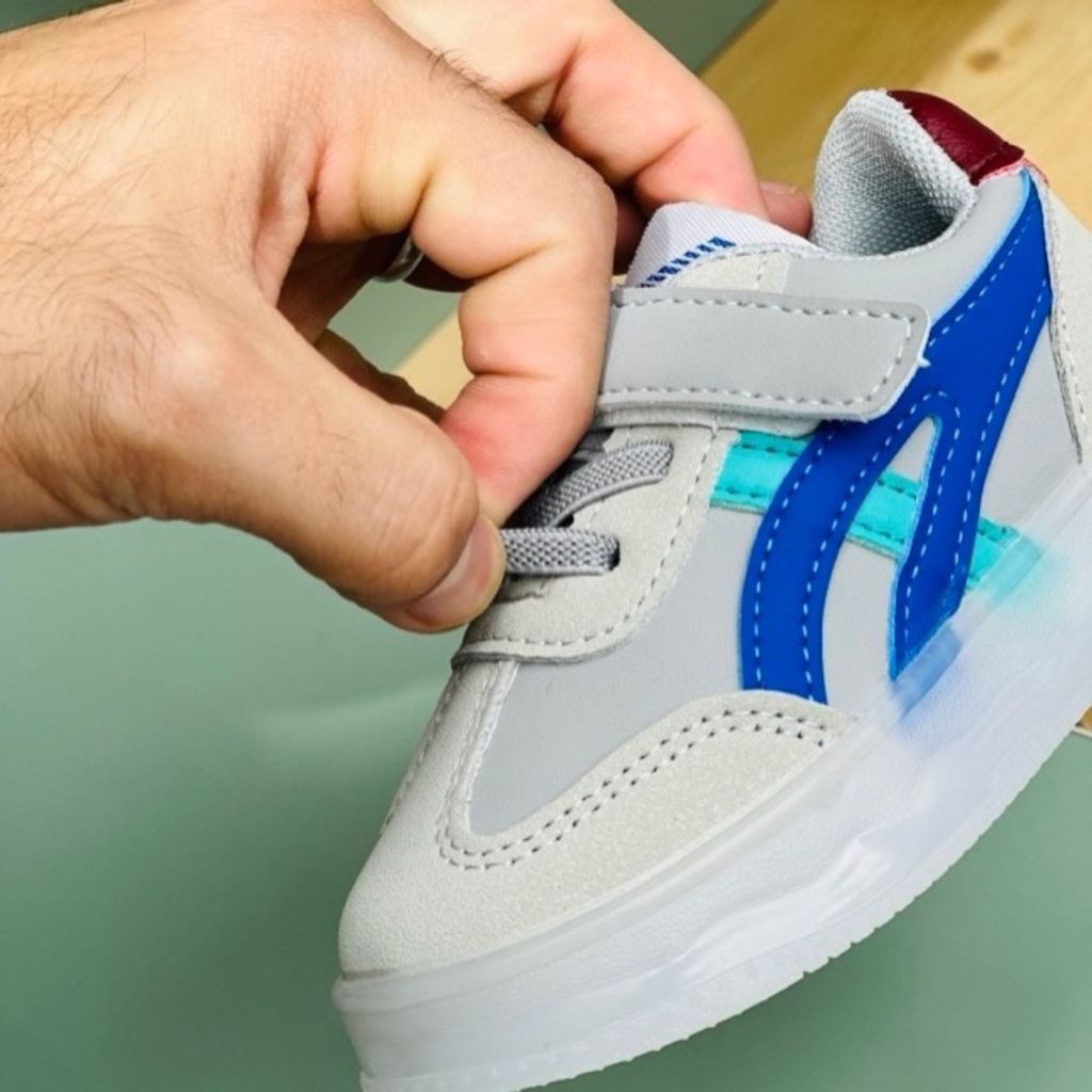 خرید آنلاین کتونی بچگانه وارداتی چراغدار طرح Asics برند Kids کد 4022704