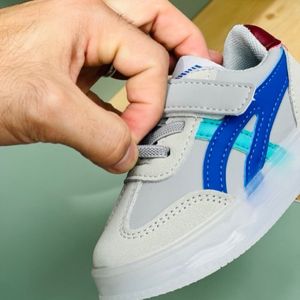 خرید آنلاین کتونی بچگانه وارداتی چراغدار طرح Asics برند Kids کد 4022704