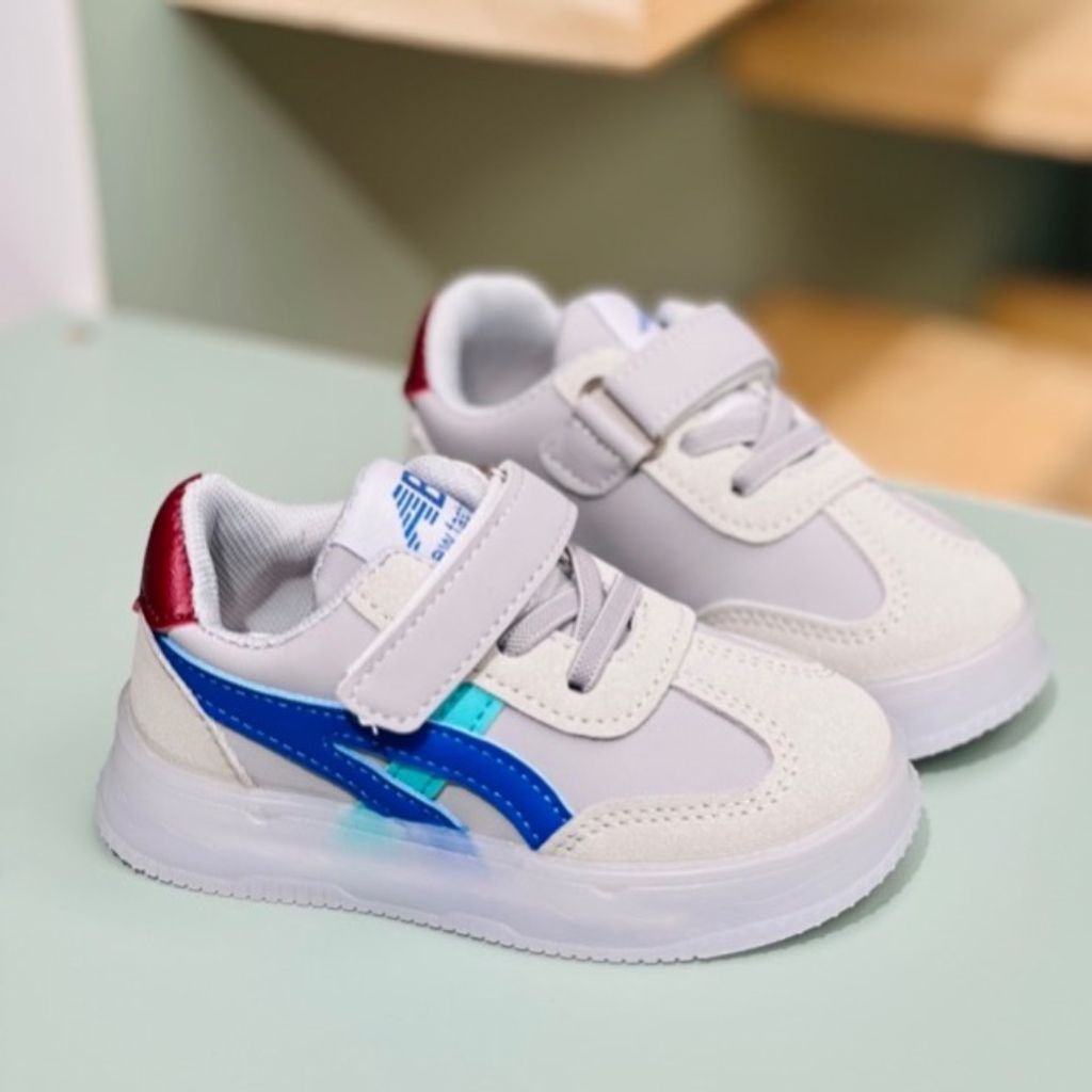 خرید انلاین کتونی بچگانه وارداتی چراغدار طرح Asics برند Kids کد 4022704