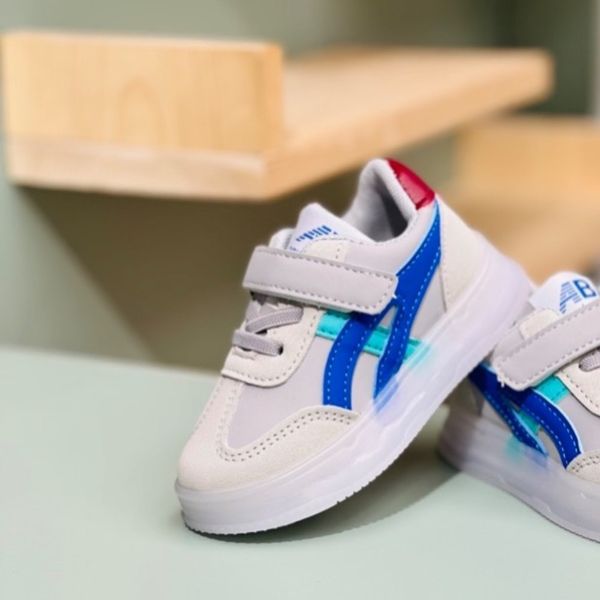 کتونی بچگانه وارداتی چراغدار طرح Asics برند Kids کد 4022704