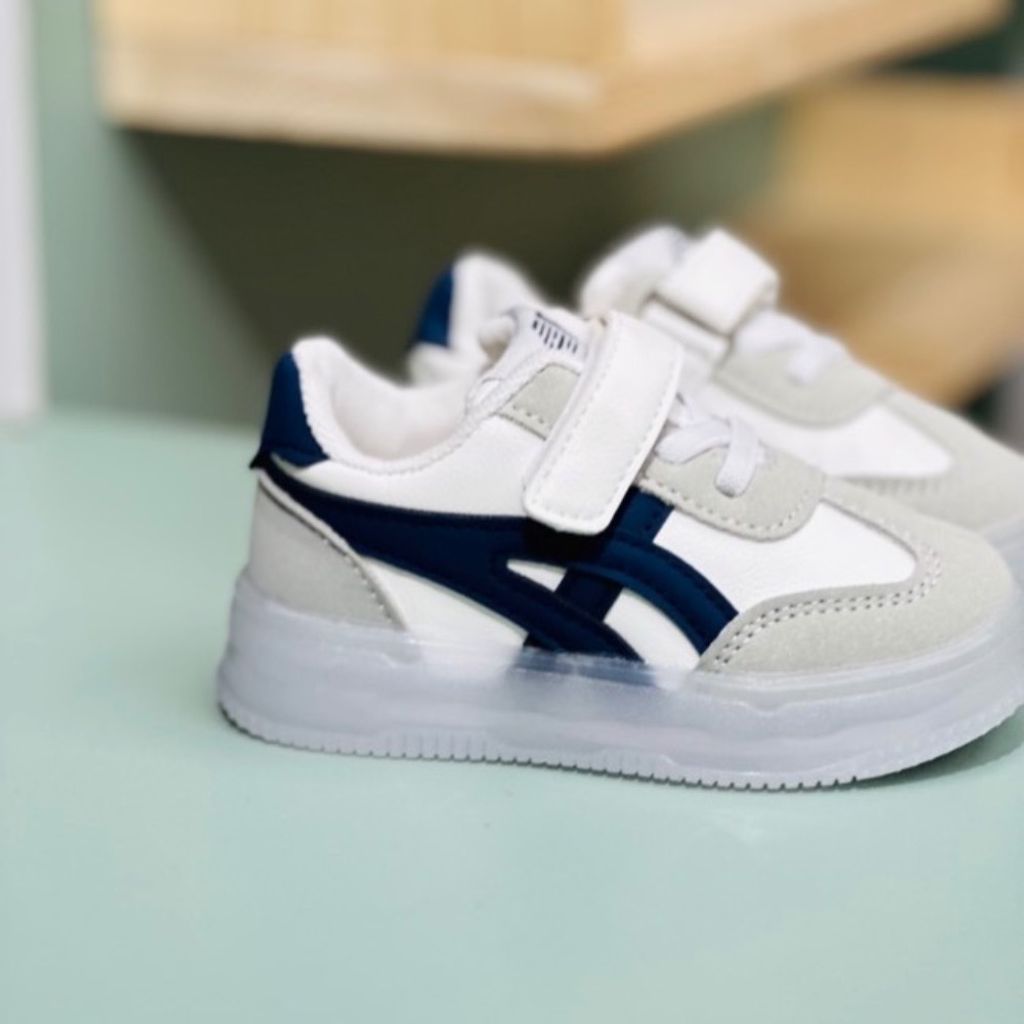 قیمت کتونی بچگانه وارداتی چراغدار طرح Asics برند Kids کد 4022704