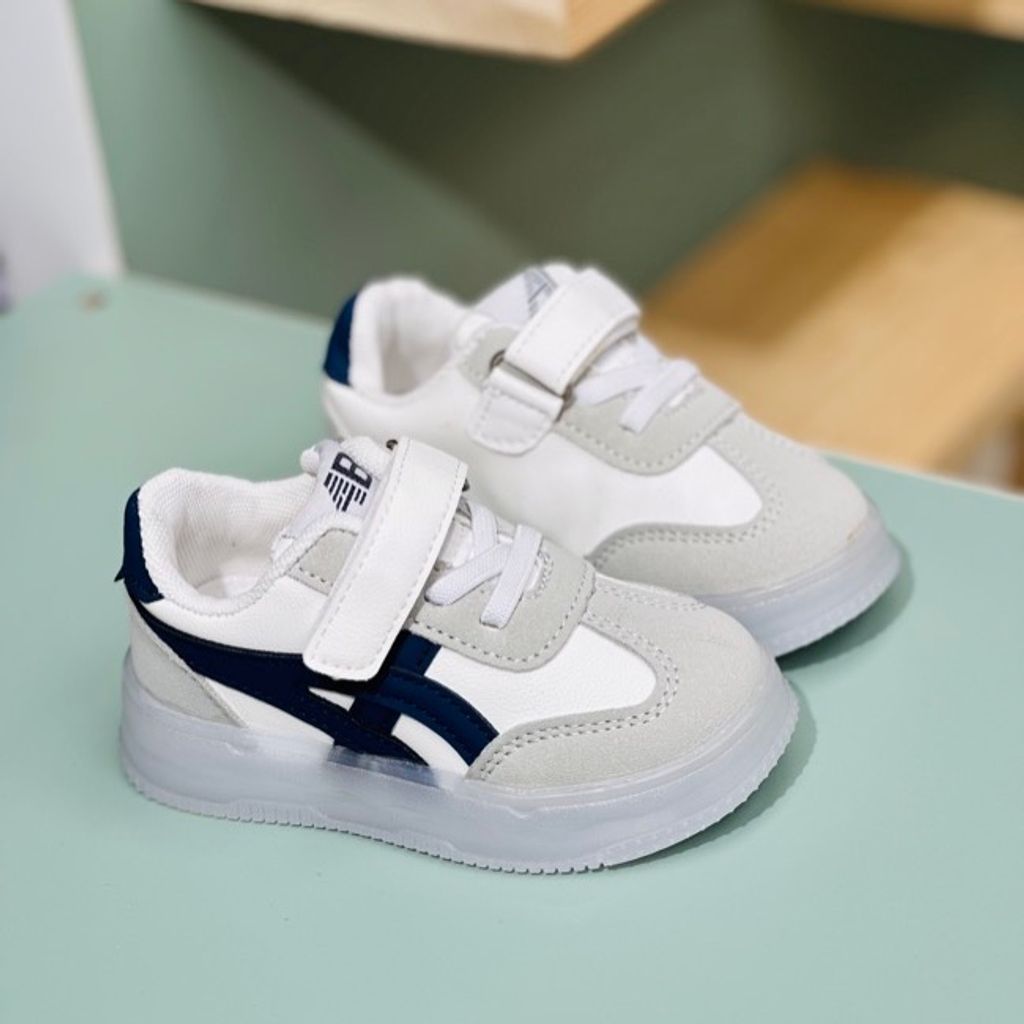 خرید اینترنتی قیمت کتونی بچگانه وارداتی چراغدار طرح Asics برند Kids کد 4022704