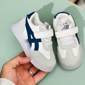 فروش اینترنتی کتونی بچگانه وارداتی چراغدار طرح Asics برند Kids کد 4022704